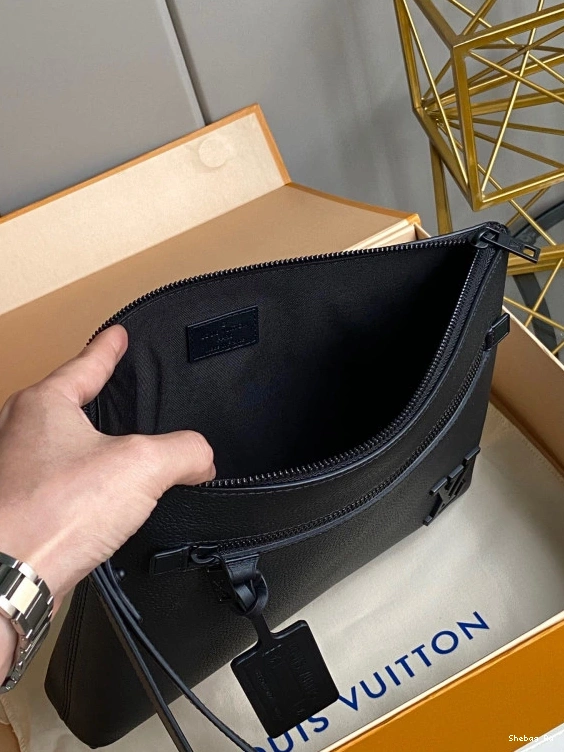 VUITTON LOUIS IPAD POUCH 0823
